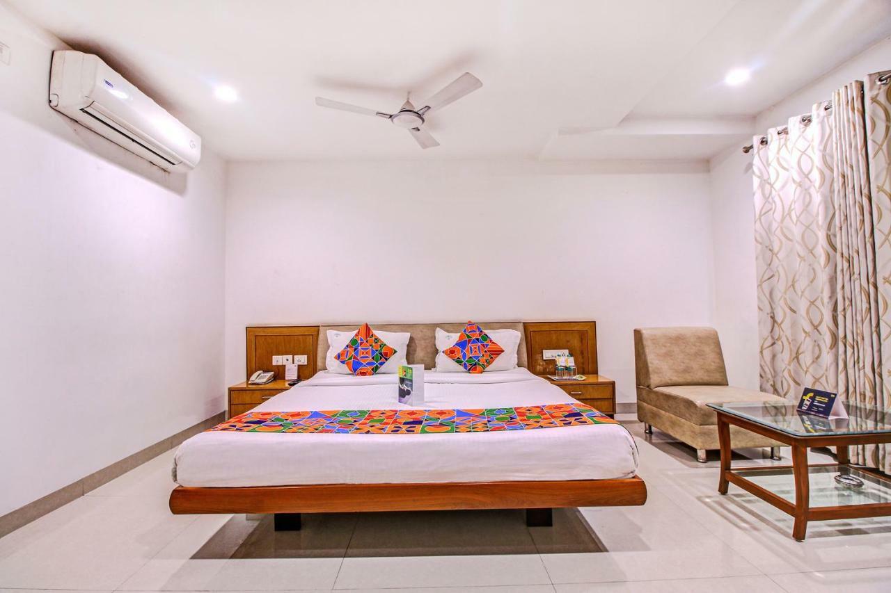 Fabhotel Syberitic Suites Gachibowli - Fully Vaccinated Staff Kondapur  Exterior foto