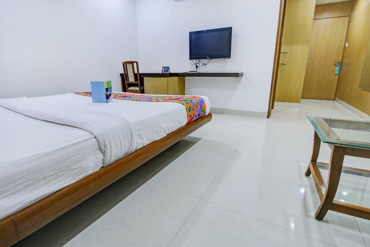 Fabhotel Syberitic Suites Gachibowli - Fully Vaccinated Staff Kondapur  Exterior foto