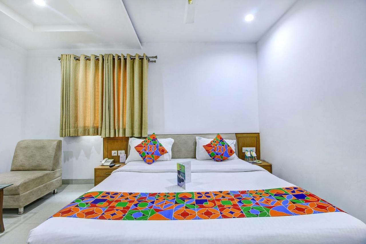 Fabhotel Syberitic Suites Gachibowli - Fully Vaccinated Staff Kondapur  Exterior foto
