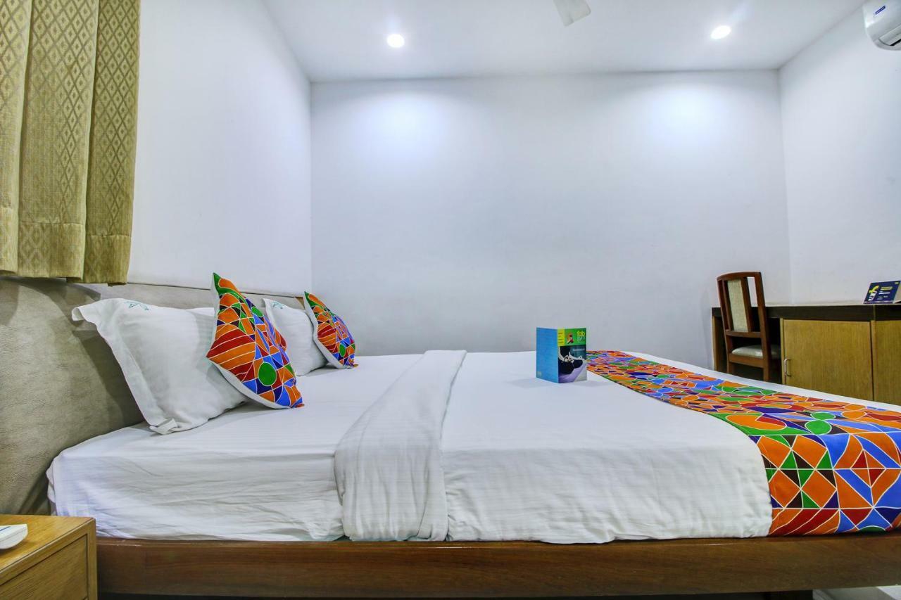 Fabhotel Syberitic Suites Gachibowli - Fully Vaccinated Staff Kondapur  Exterior foto