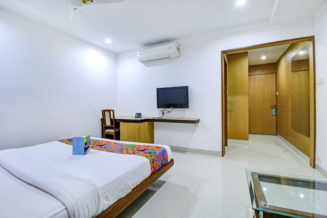 Fabhotel Syberitic Suites Gachibowli - Fully Vaccinated Staff Kondapur  Exterior foto