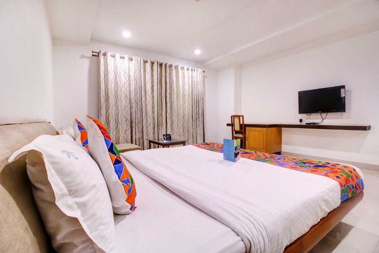 Fabhotel Syberitic Suites Gachibowli - Fully Vaccinated Staff Kondapur  Exterior foto