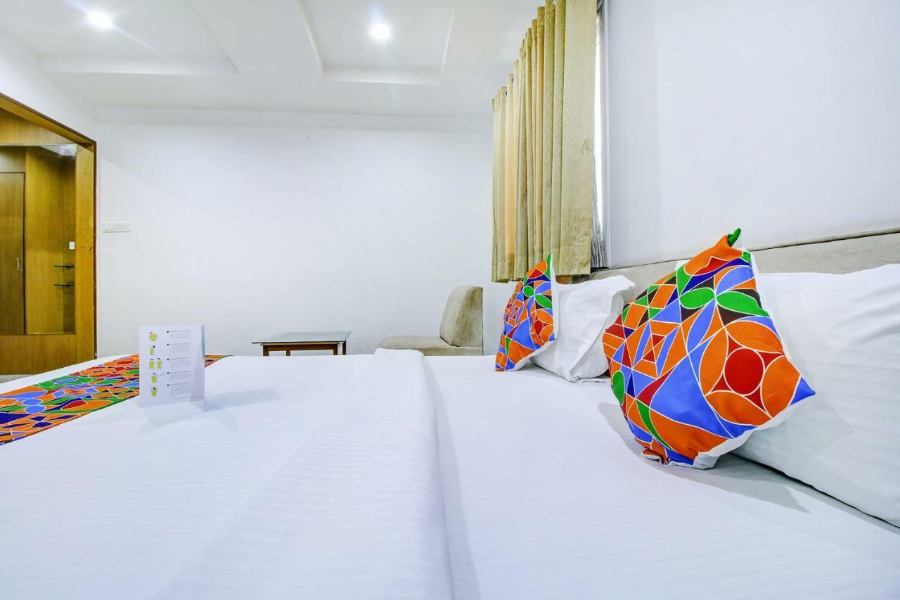 Fabhotel Syberitic Suites Gachibowli - Fully Vaccinated Staff Kondapur  Exterior foto