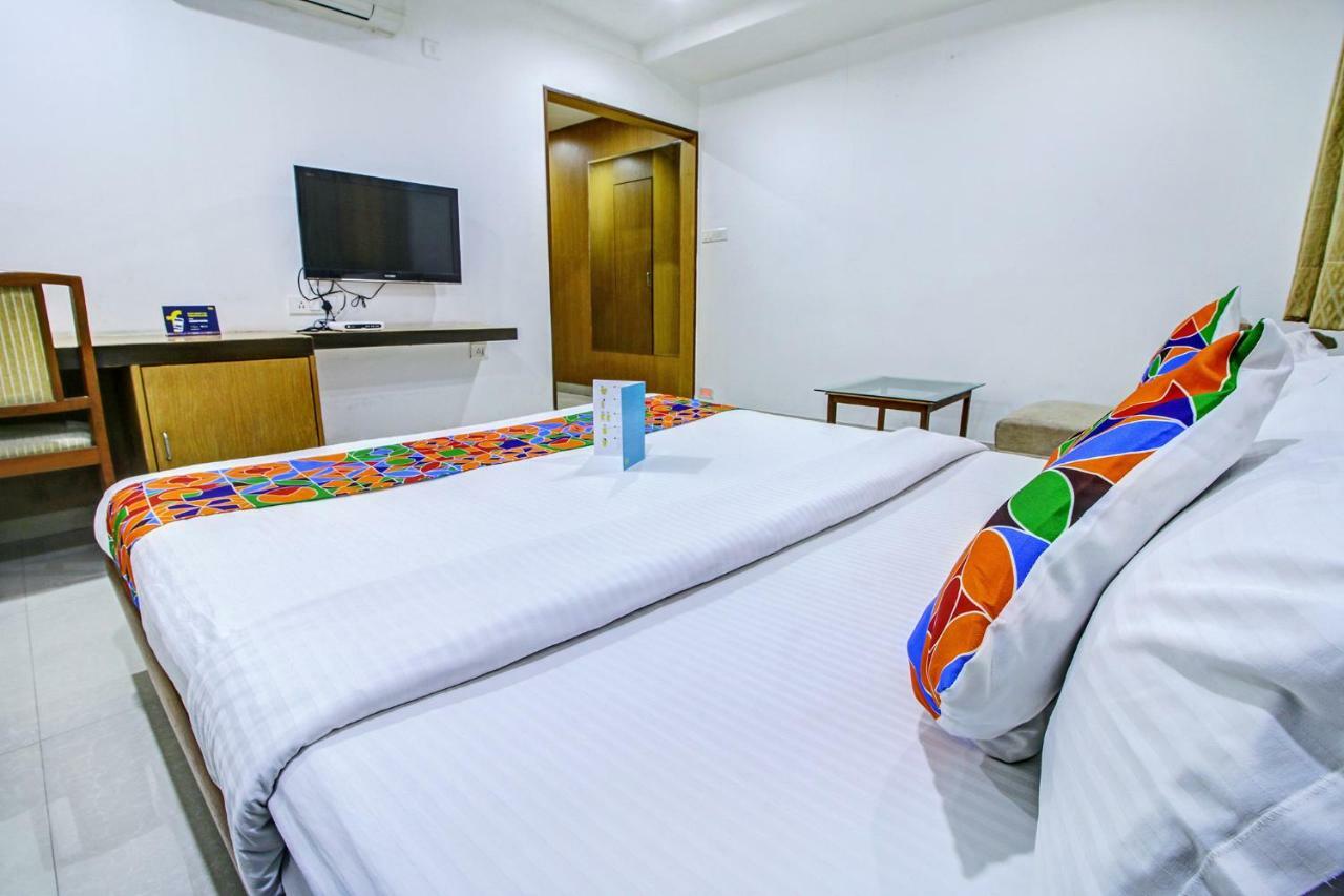 Fabhotel Syberitic Suites Gachibowli - Fully Vaccinated Staff Kondapur  Exterior foto