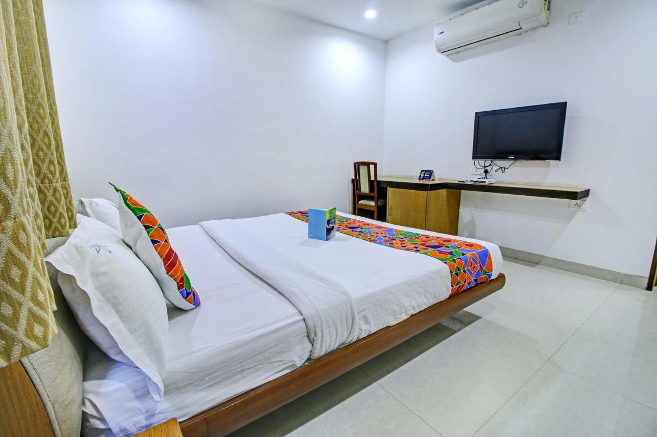 Fabhotel Syberitic Suites Gachibowli - Fully Vaccinated Staff Kondapur  Exterior foto