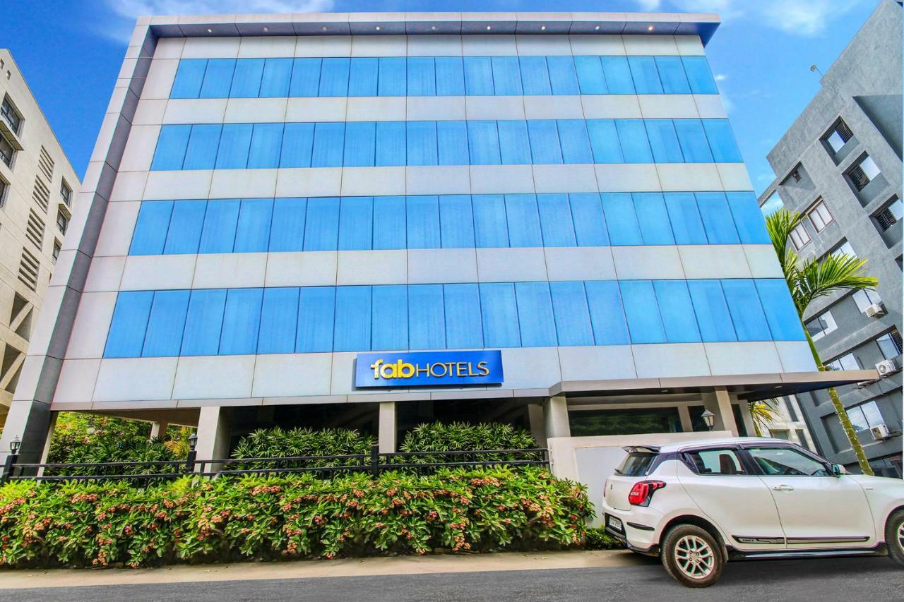 Fabhotel Syberitic Suites Gachibowli - Fully Vaccinated Staff Kondapur  Exterior foto